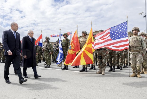 Il Presidente della Repubblica Sergio Mattarella e il Presidente della Repubblica di Bulgaria Rumen Radev visitano la base militare di Novo Selo Il Presidente della Repubblica Sergio Mattarella e il Presidente della Repubblica di Bulgaria Rumen Radev visitano la base militare di Novo Selo