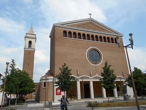 Duomo di San Nicolò con le spoglie di Don Giovanni Minzoni, Argenta