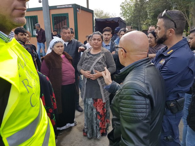 Antonio di Maggio Comandante della Polizia Municipale di Roma in azione al Camping River